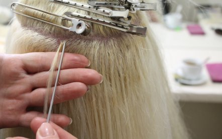 Микрокапсульное наращивание волос: что это и как проводится?