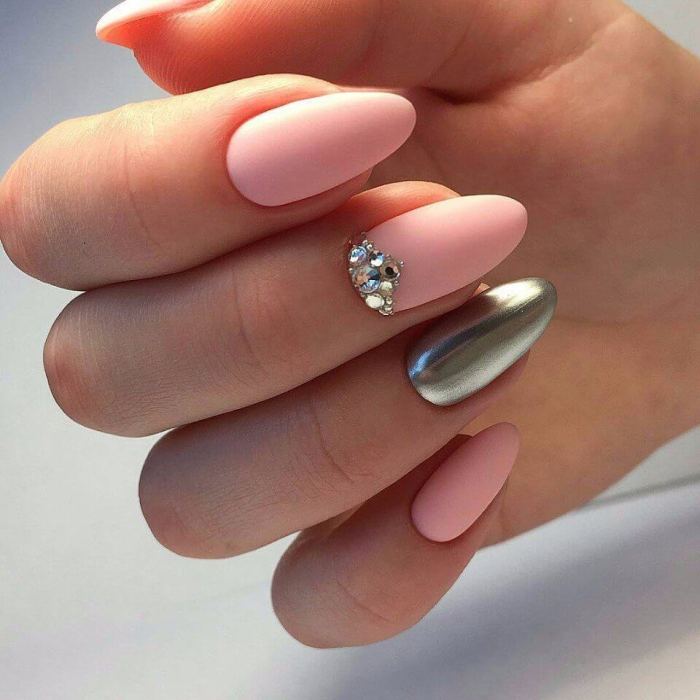 Матовый дизайн ногтей.